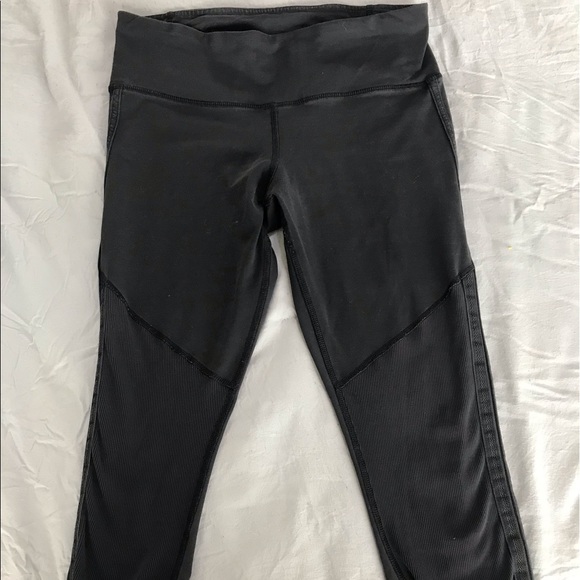 Capri Lululemon legging - Picture 2 of 5